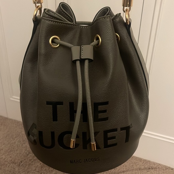 Large Bucket Bag W/Wallet & Crossbody Strap - Picture 6 of 6